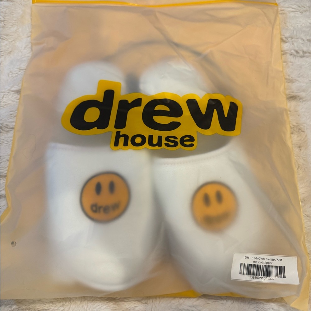 Drew house slipper slides (White) size S/M
Fits women’s 7-9